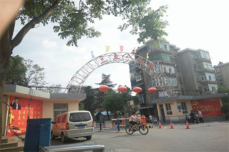 密州金东世纪城3室2厅1卫82万136m2出售